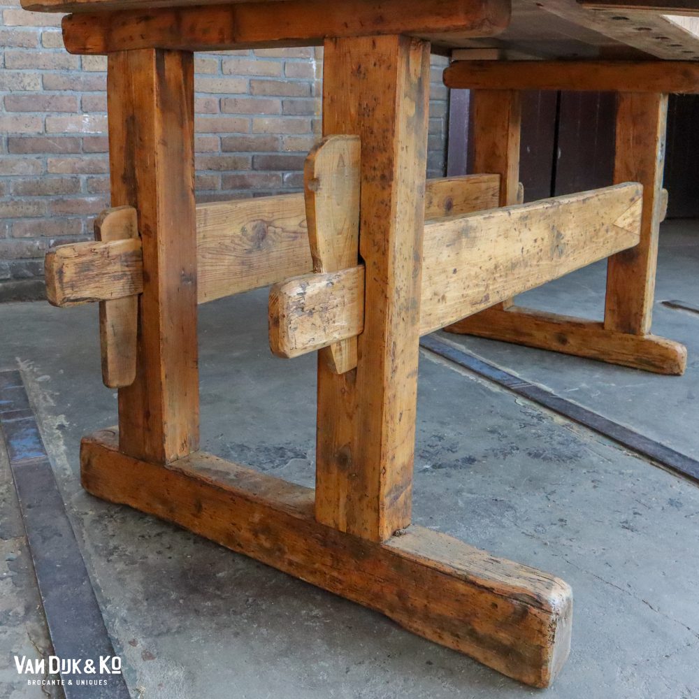 Oude werkbank met bankschroeven - Afbeelding 10