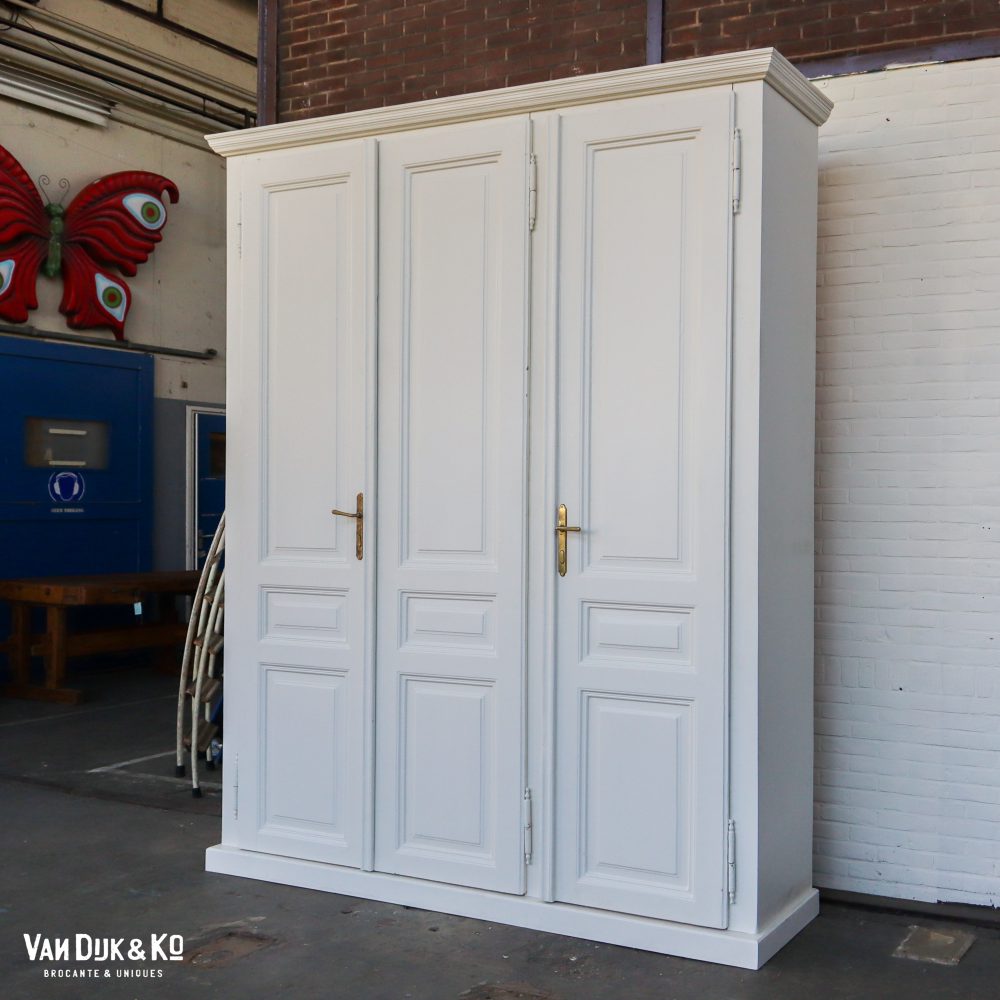 Hoge kast met ensuite deuren