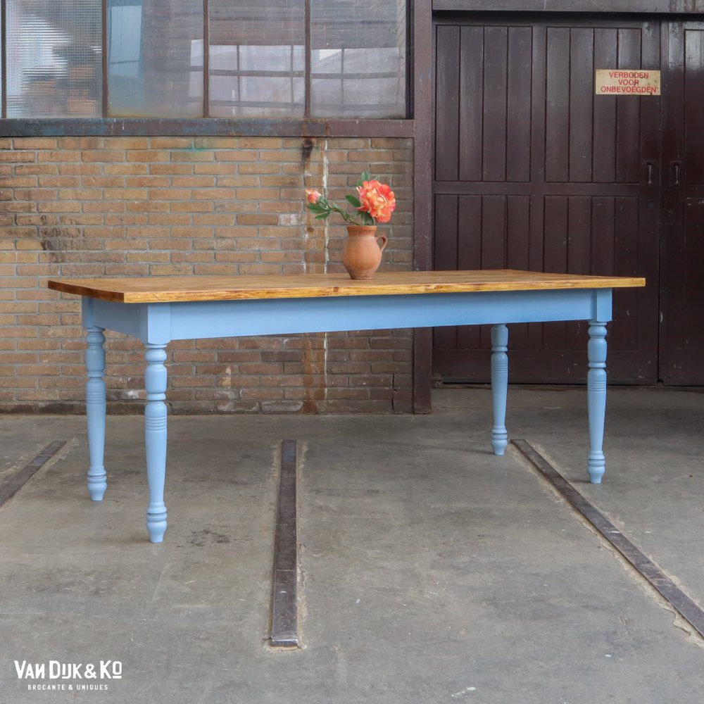 Landelijke tafel - blauw onderstel