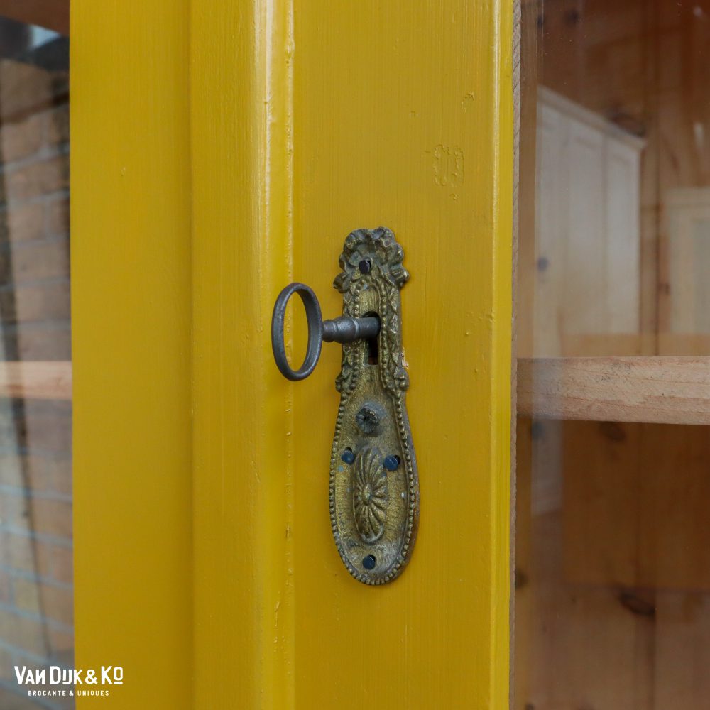 Gele vitrinekast - Afbeelding 9