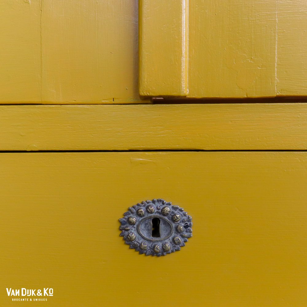 Gele vitrinekast - Afbeelding 10