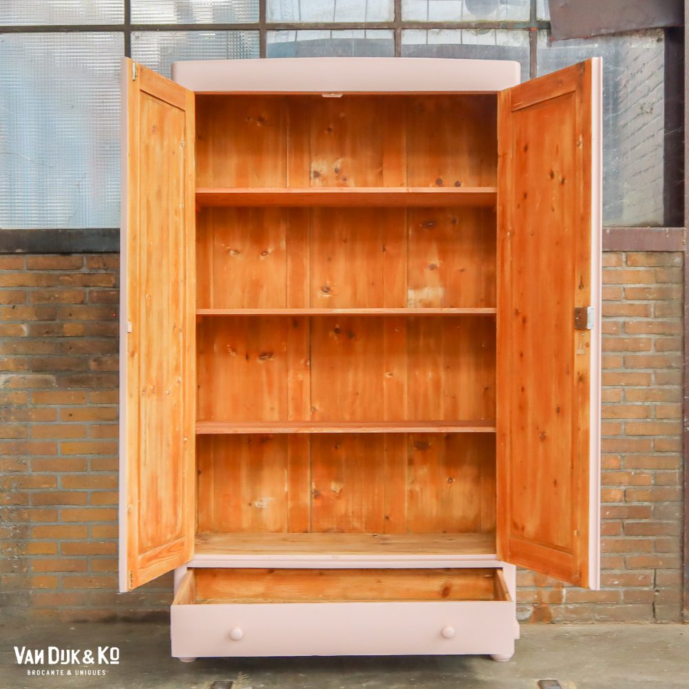 Brocante roze linnenkast met bloemen - Afbeelding 3