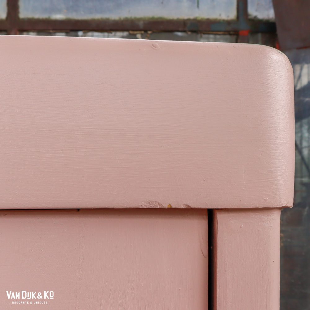 Brocante roze linnenkast met bloemen - Afbeelding 6
