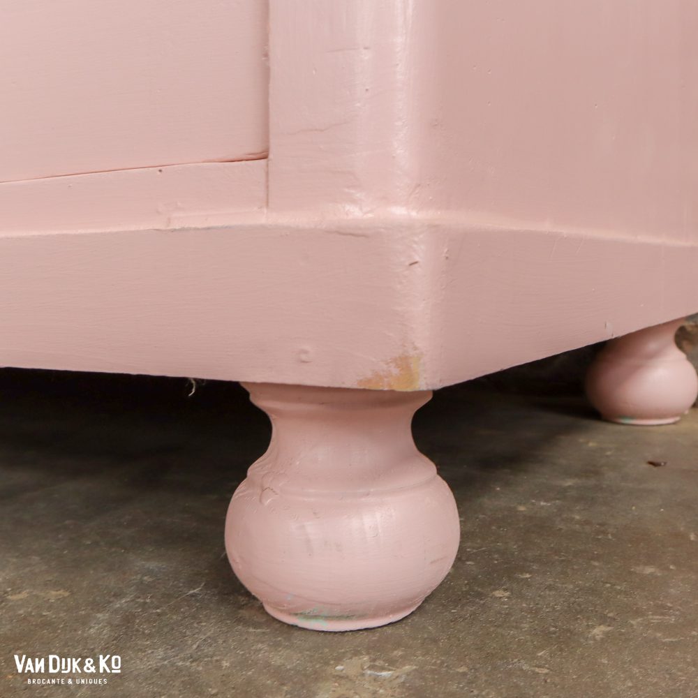 Brocante roze linnenkast met bloemen - Afbeelding 10