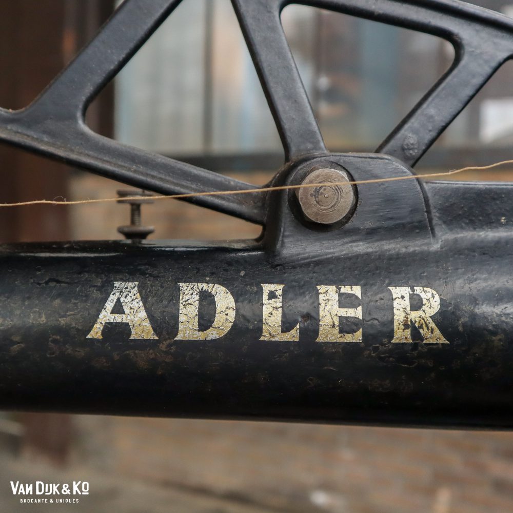 Antieke Adler trapnaaimachine - Afbeelding 8
