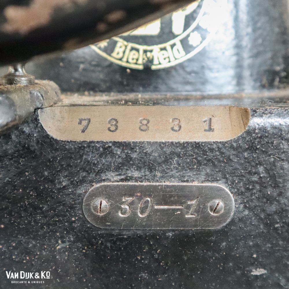Antieke Adler trapnaaimachine - Afbeelding 9