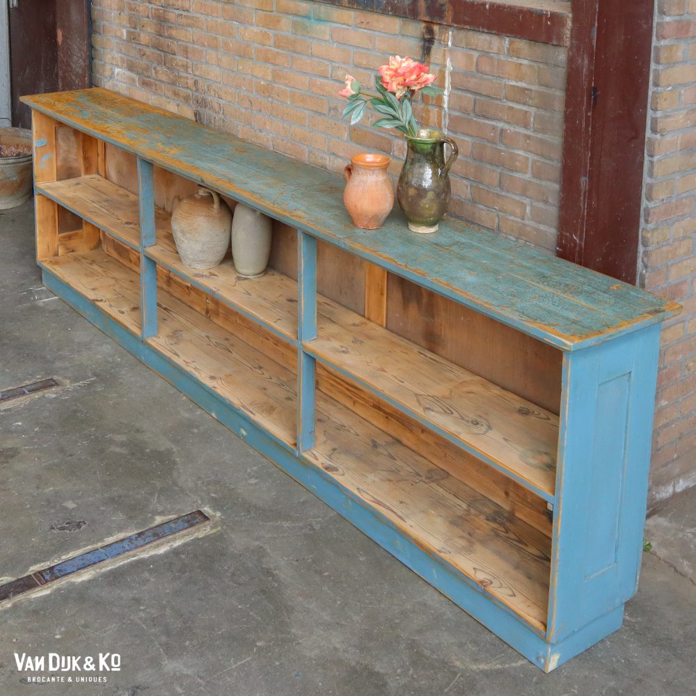 Verweerde houten toonbank - Afbeelding 3