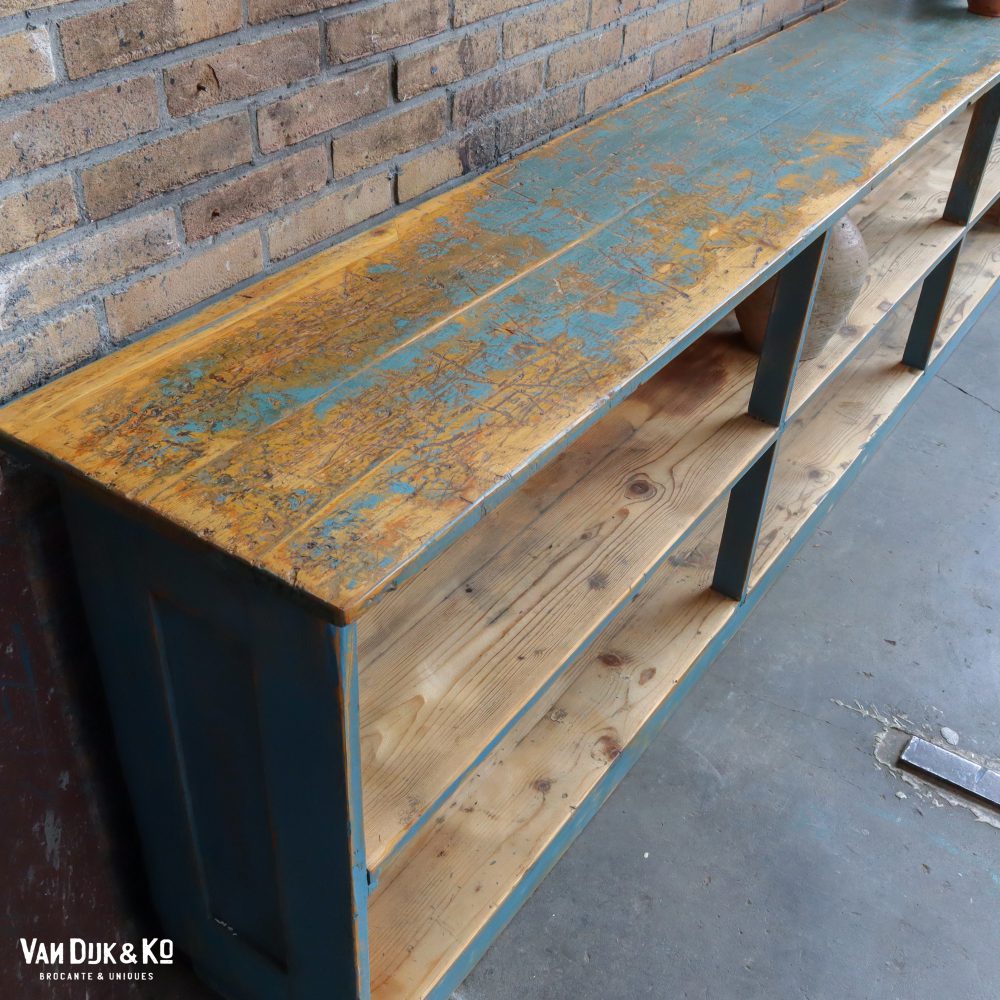Verweerde houten toonbank - Afbeelding 6
