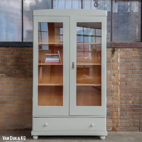 Brocante vitrinekast