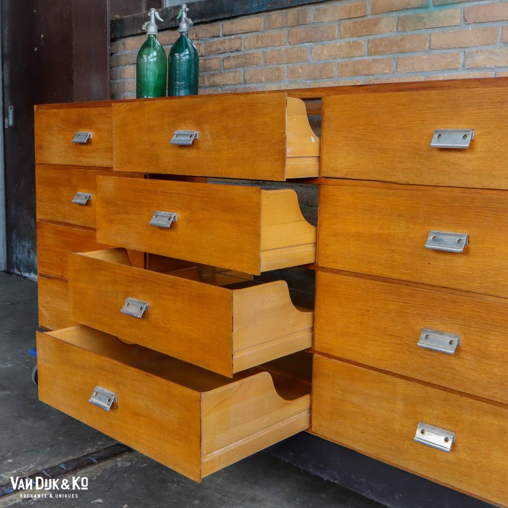 Toonbank met glas en lades - Afbeelding 8
