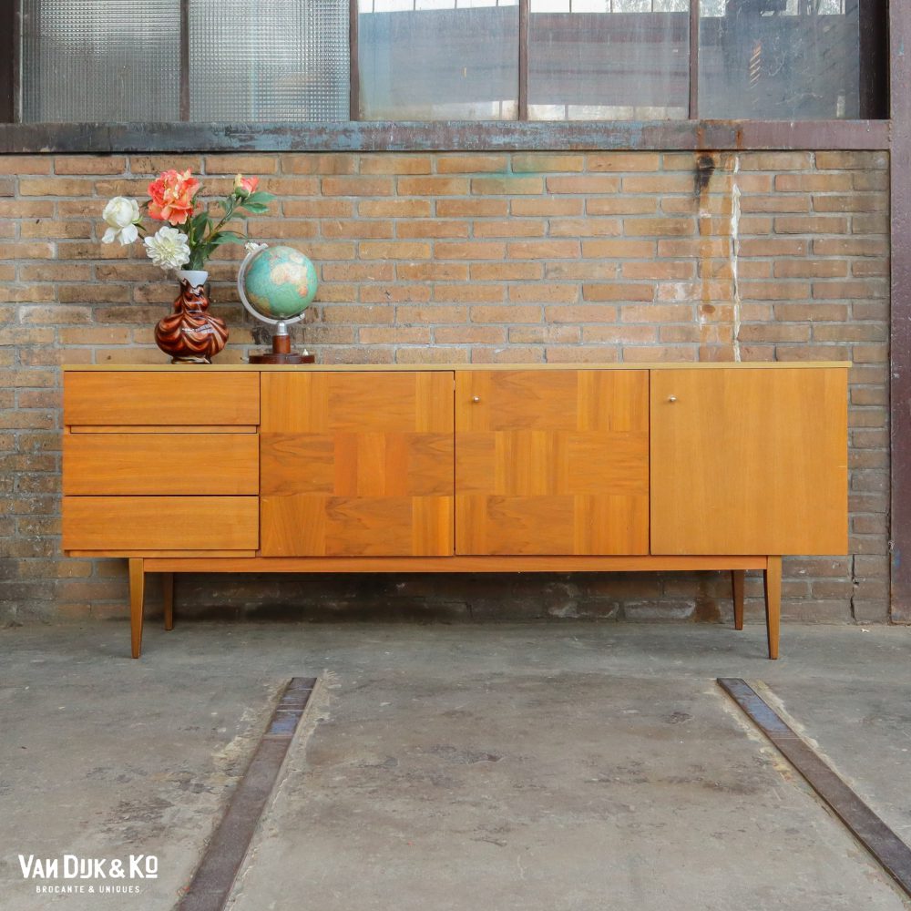 Vintage dressoir