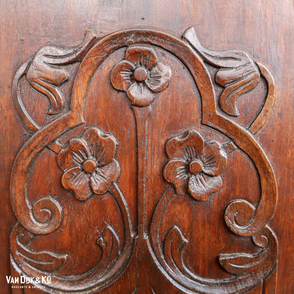 Bruine linnenkast met bloemen - Afbeelding 6