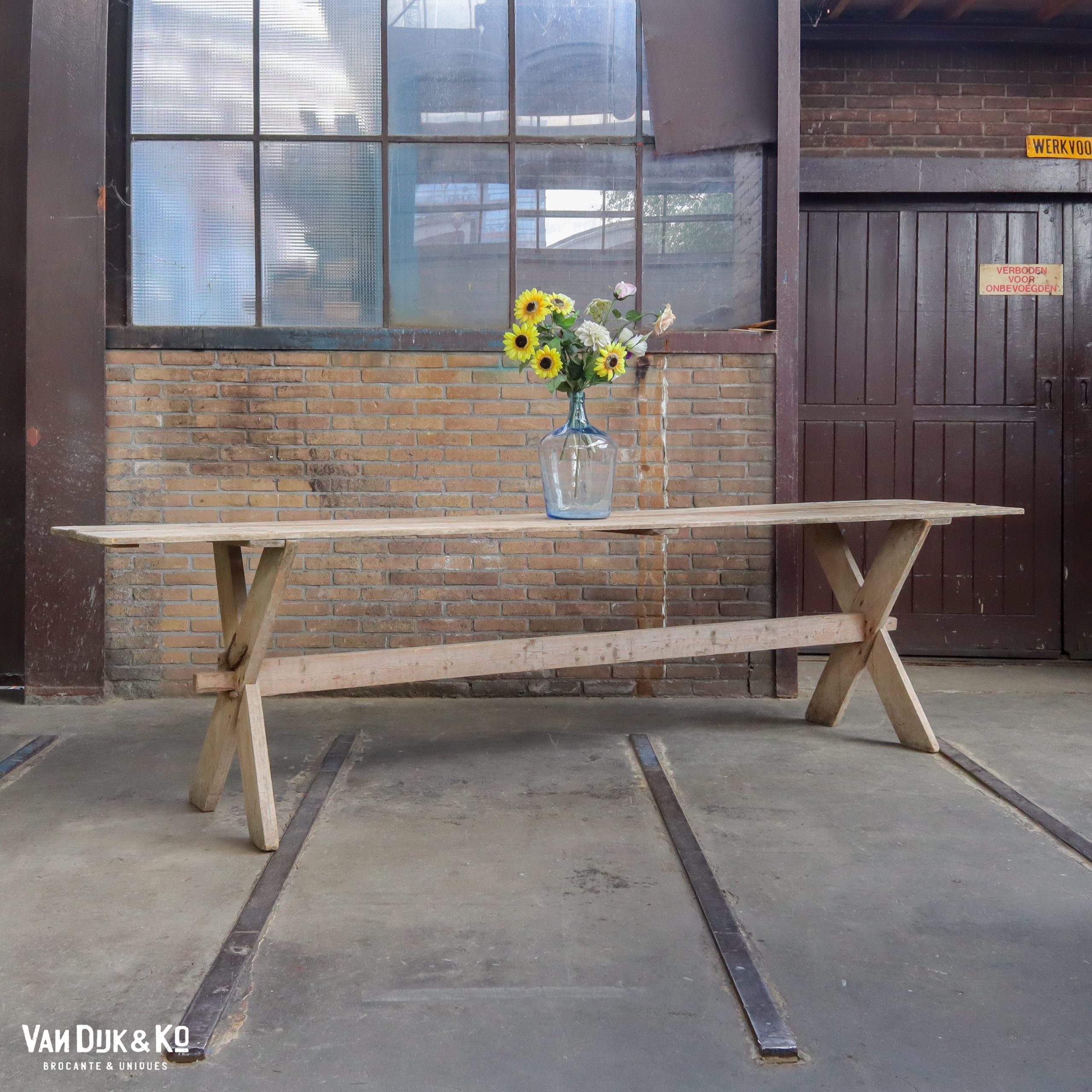 Landelijke kruispoot tafel – 3 meter » Dijk &