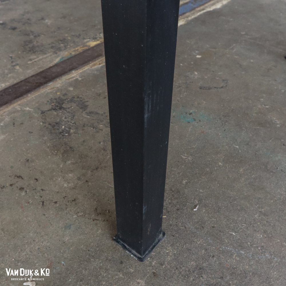 Industriële tafel met houten blad - Afbeelding 12