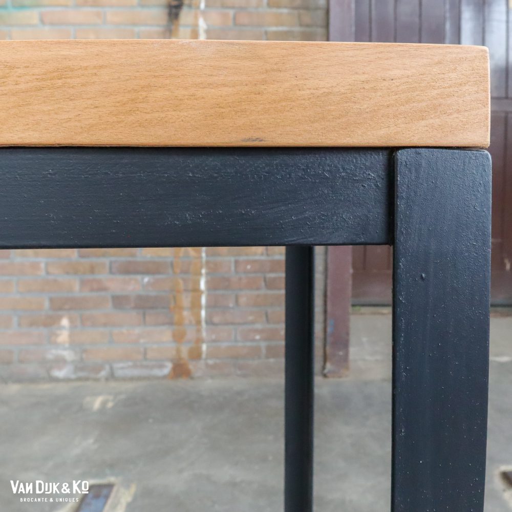 Industriële tafel met houten blad - Afbeelding 10