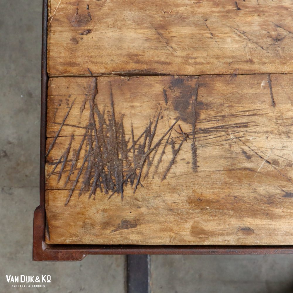 Industriële tafel met houten blad - Afbeelding 6