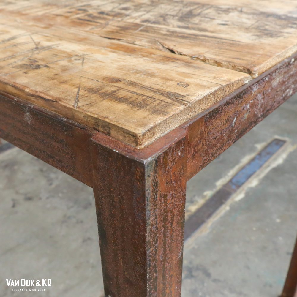 Industriële tafel met houten blad - Afbeelding 10