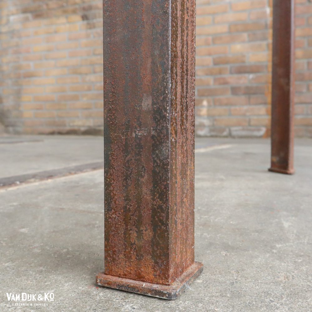 Industriële tafel met houten blad - Afbeelding 11