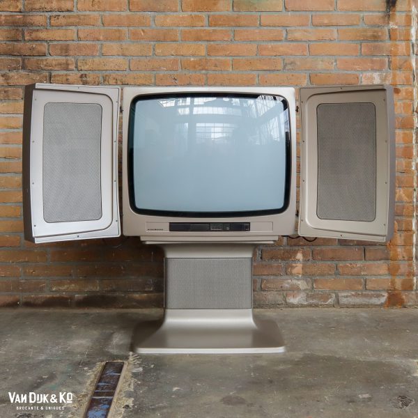 Old school TV van Nordmende