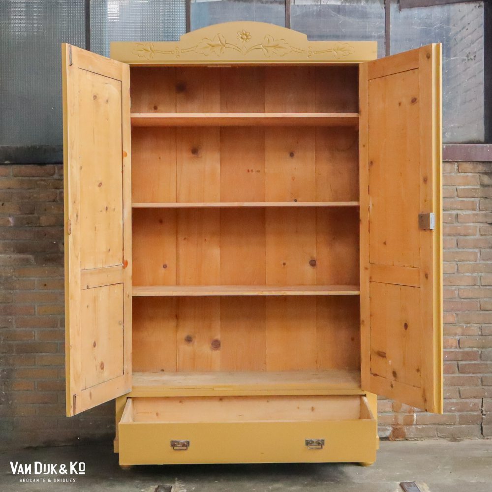 Brocante linnenkast met bloemen - Afbeelding 3