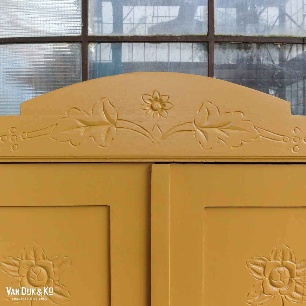 Brocante linnenkast met bloemen - Afbeelding 4