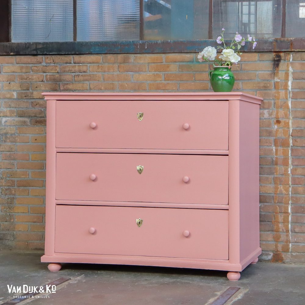 Brocante roze commode