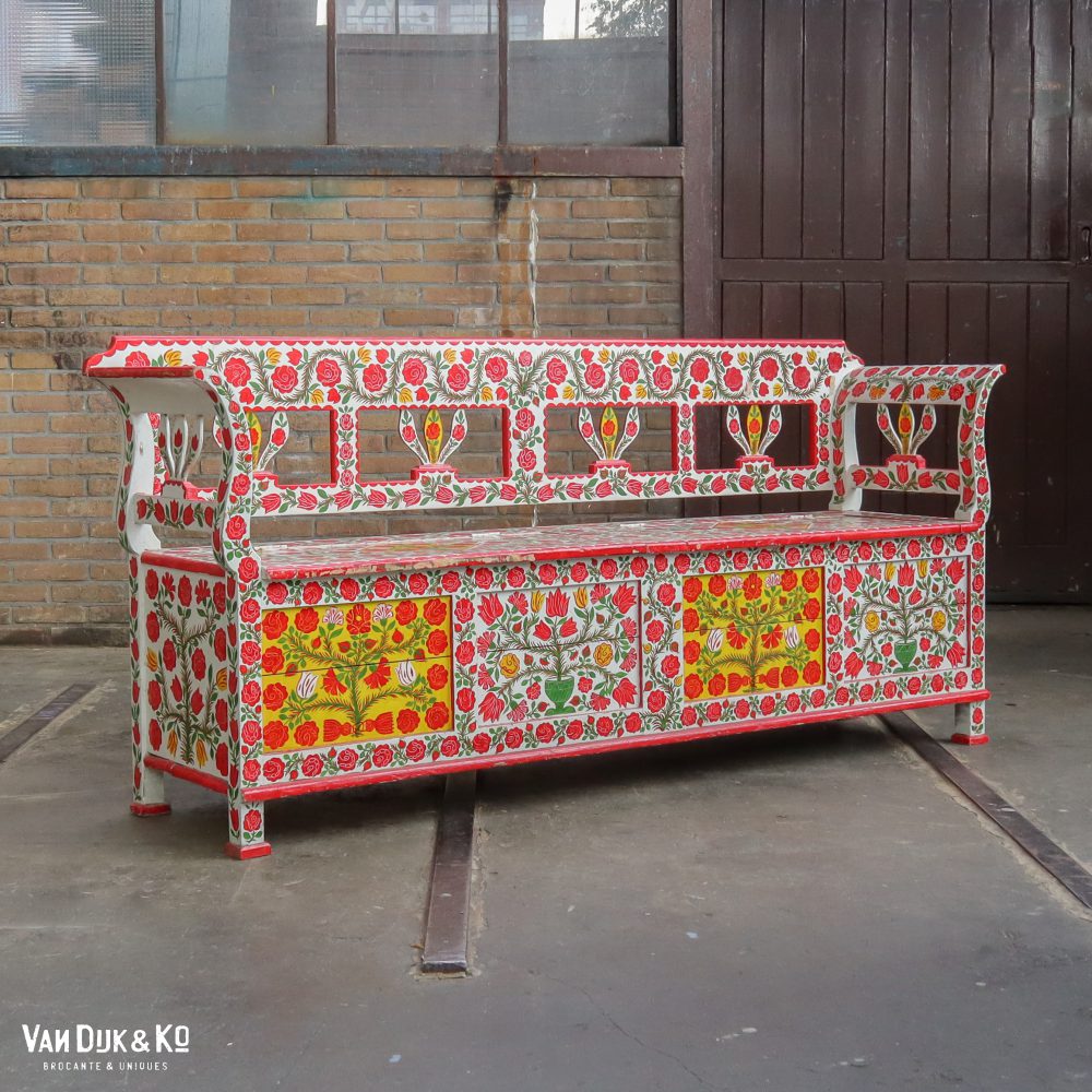 Traditioneel handbeschilderde klepbank