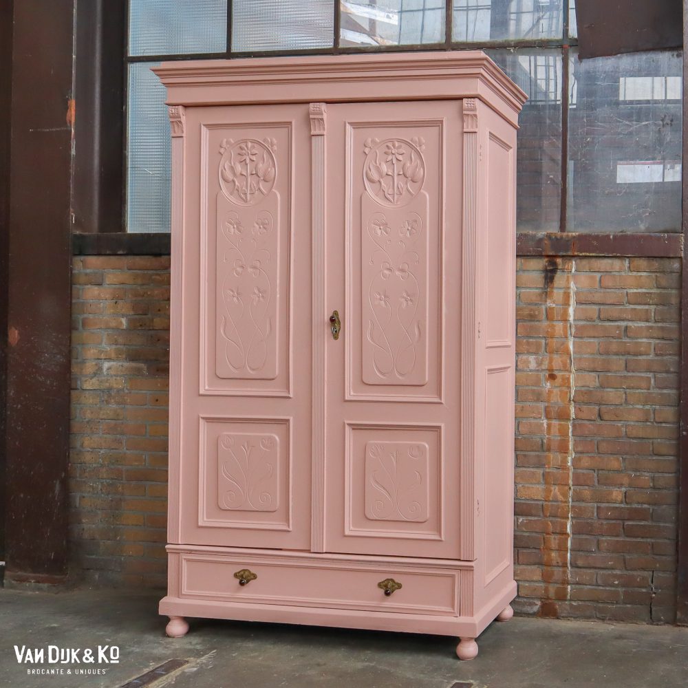 Brocante roze linnenkast met bloemen - Afbeelding 3