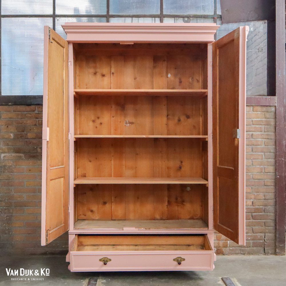 Brocante roze linnenkast met bloemen - Afbeelding 2