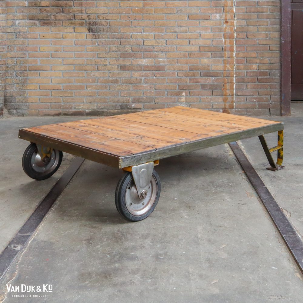 Industriële salontafel