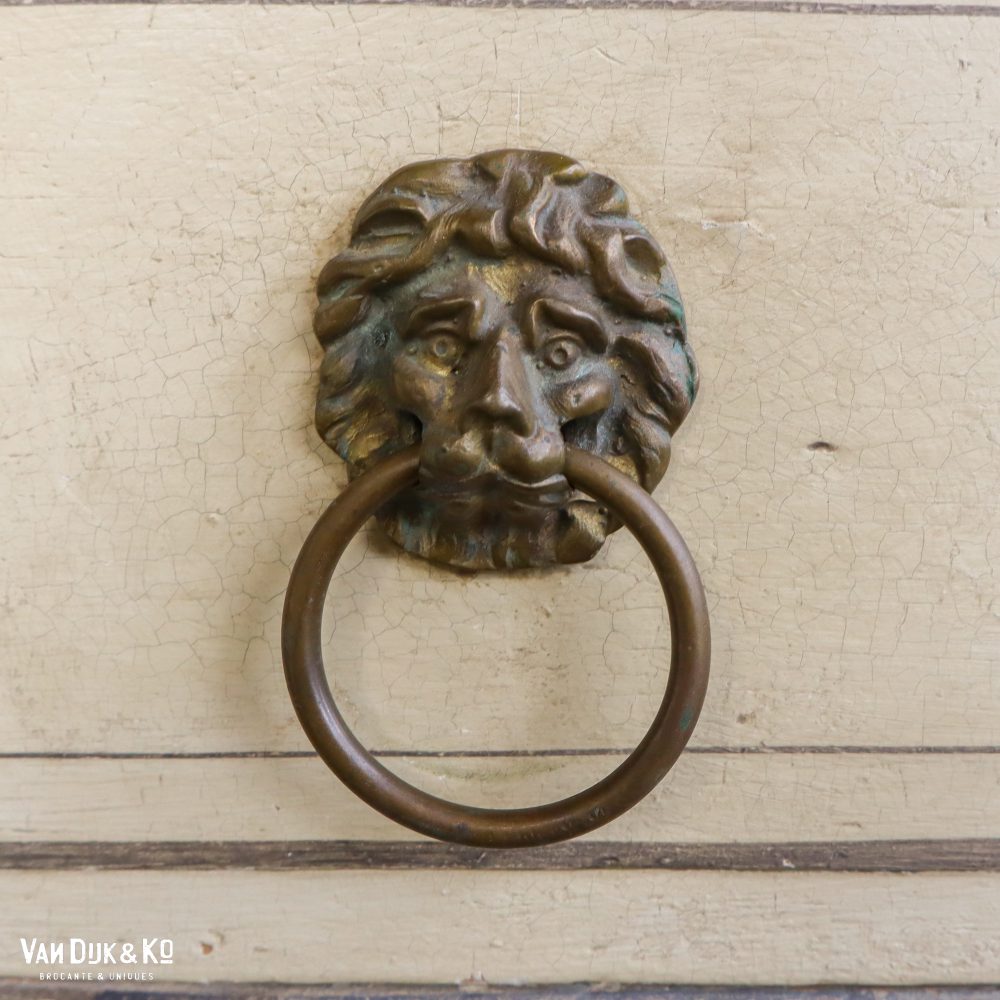 Vintage ladekast met leeuwenkoppen - Afbeelding 8