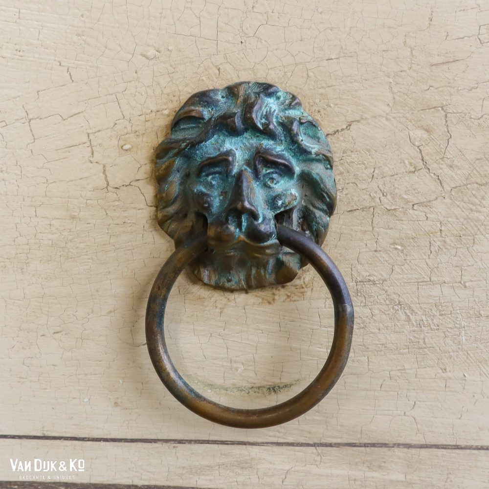 Vintage ladekast met leeuwenkoppen - Afbeelding 9