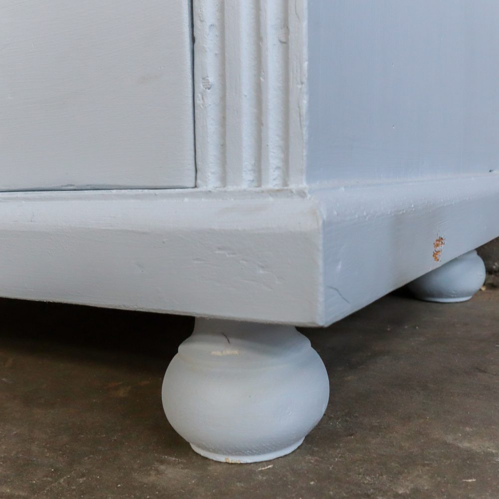 Eendeurs kast met sierlijk houtsnijwerk - Afbeelding 8