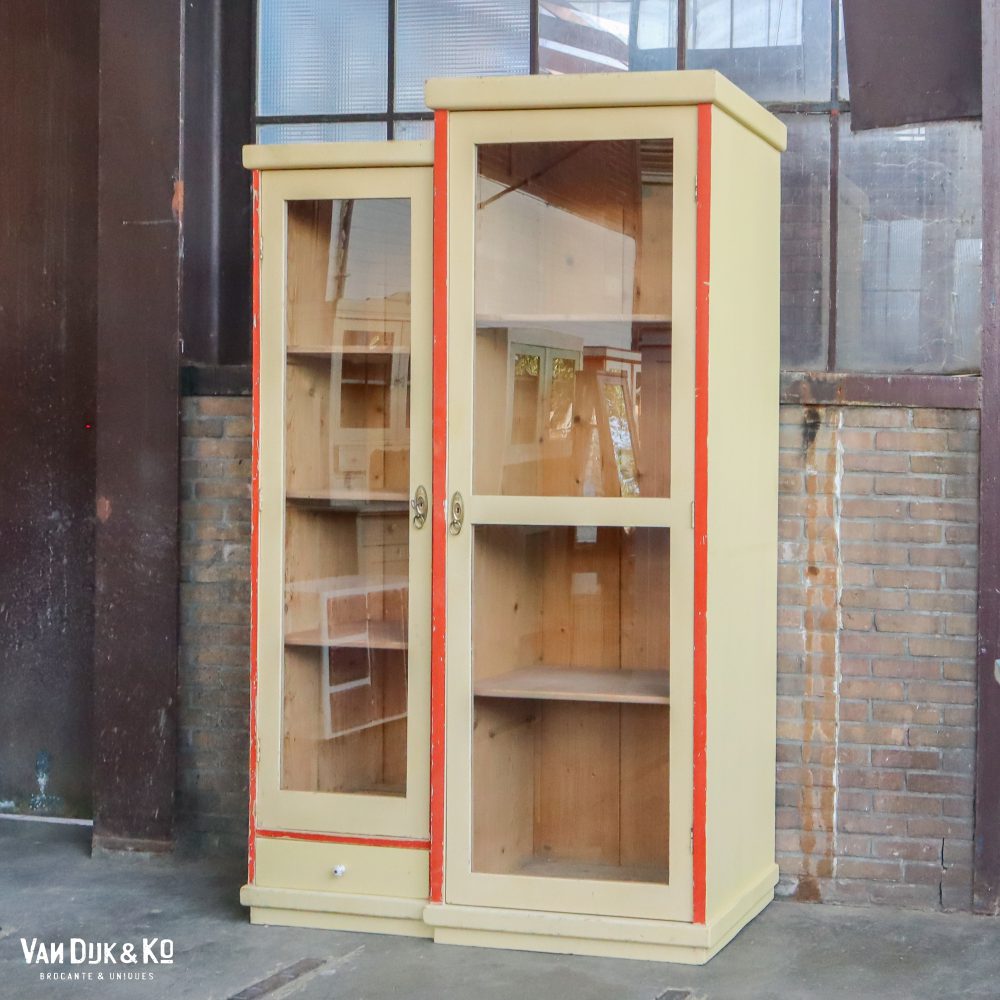Brocante asymmetrische vitrinekast - Afbeelding 2