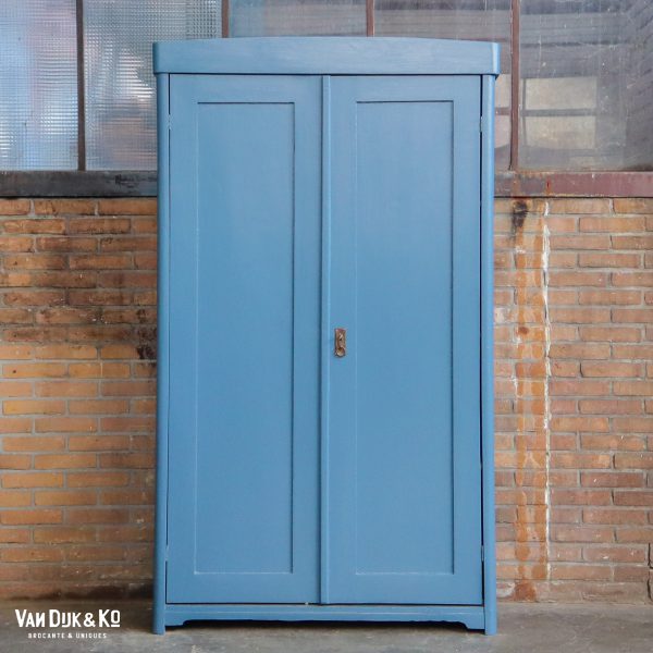 Blauwe linnenkast