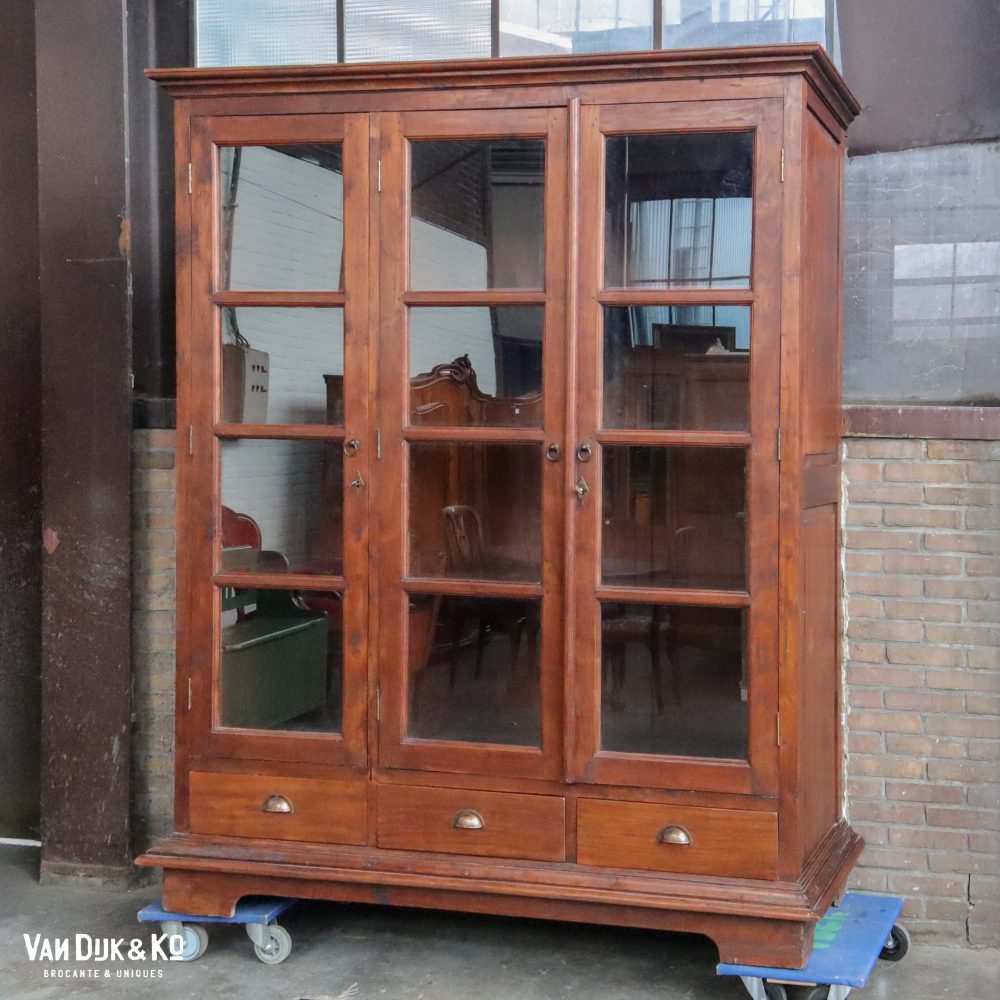 Vintage driedeurs vitrinekast - Afbeelding 2