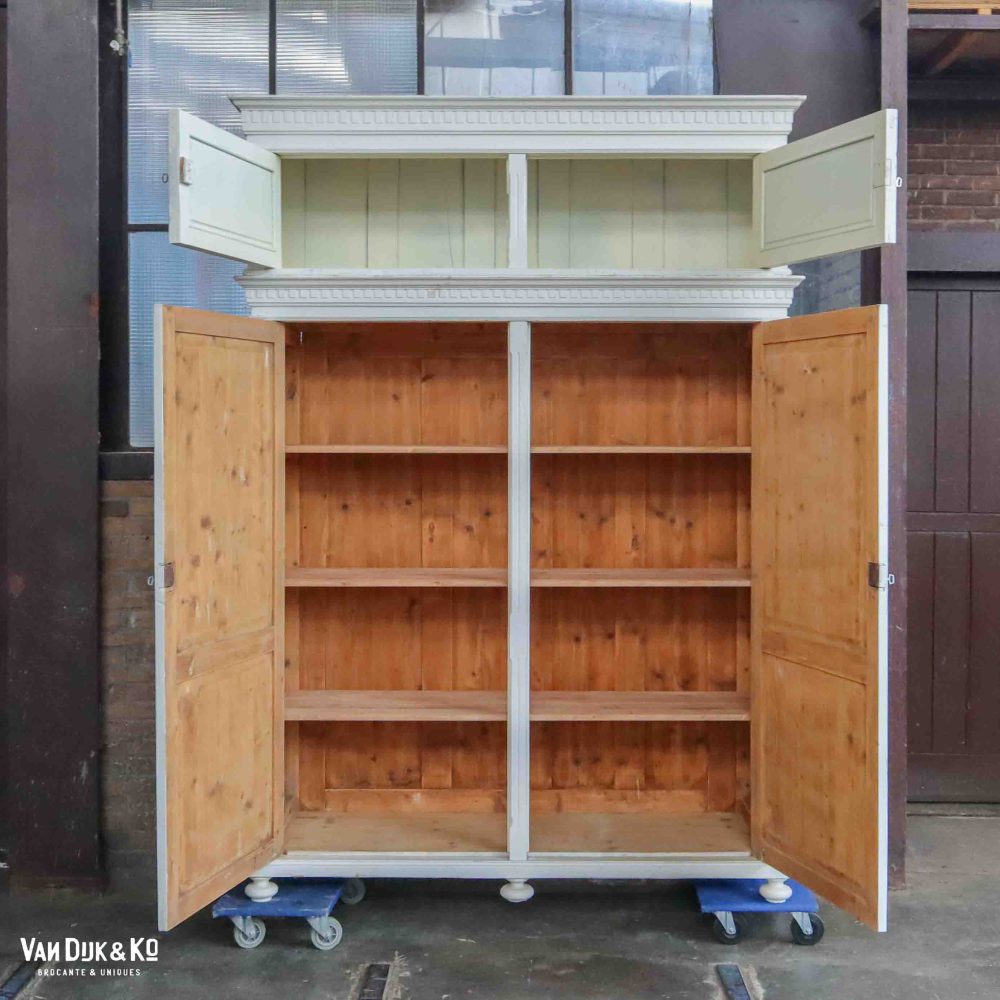Witte brocante garderobekast - Afbeelding 3