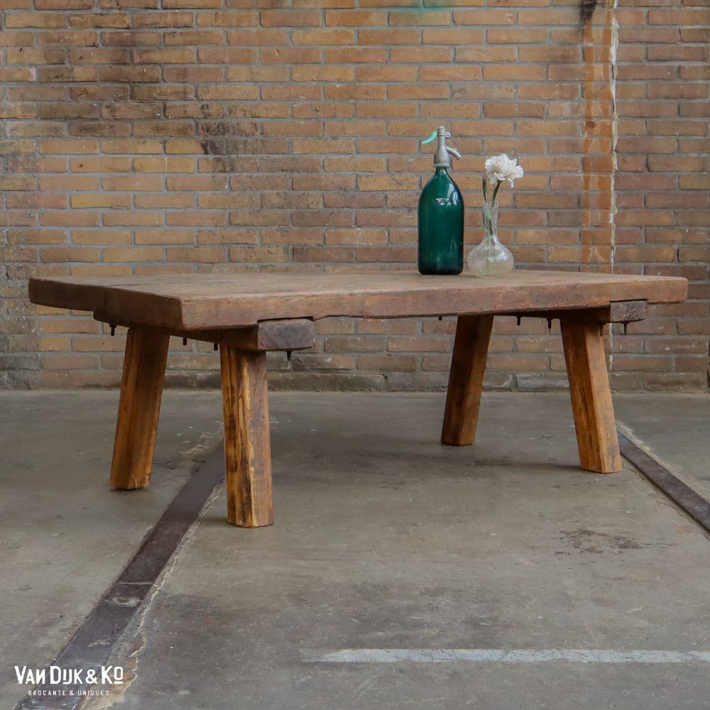 robuuste houten salontafel