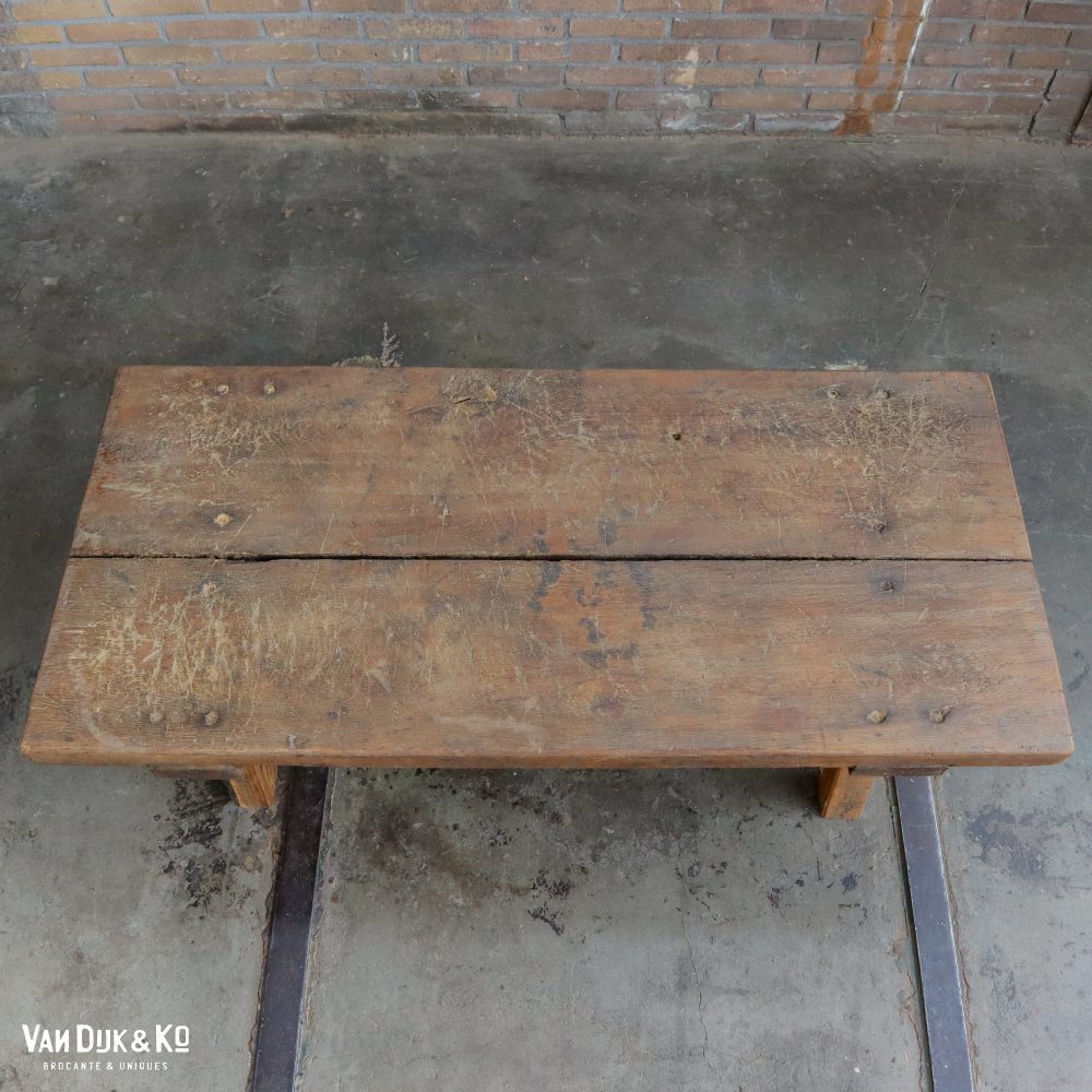 Robuuste houten salontafel - Afbeelding 2