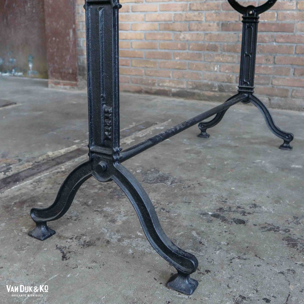 Brocante tafel met ijzeren onderstel - Afbeelding 7