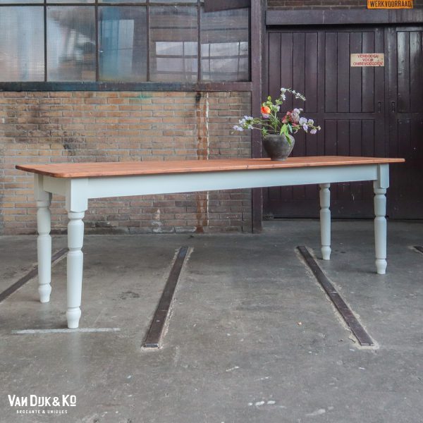 Brocante eettafel