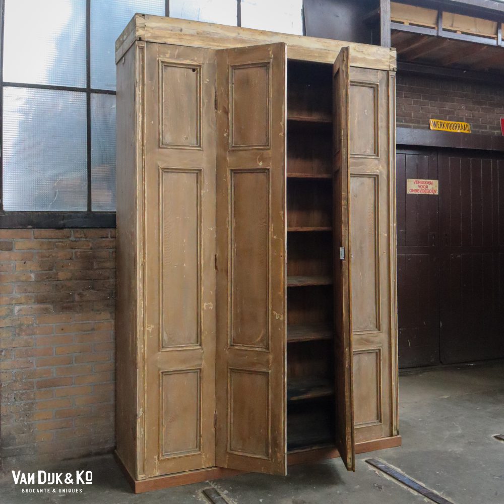Antieke kast met paneeldeuren - Afbeelding 4