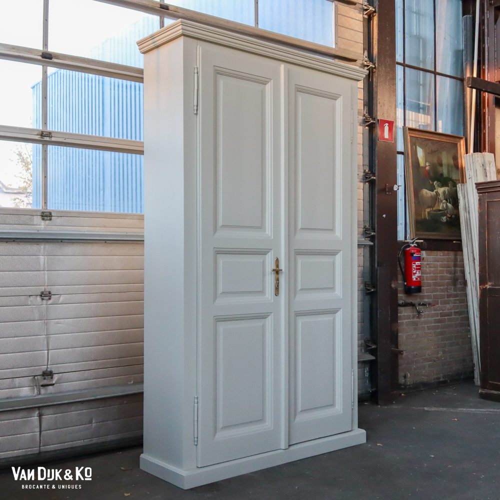 Hoge kast met ensuite deuren - Afbeelding 2