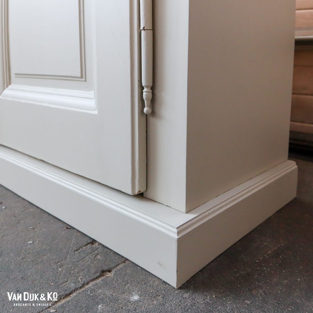 Hoge kast met ensuite deuren - Afbeelding 8