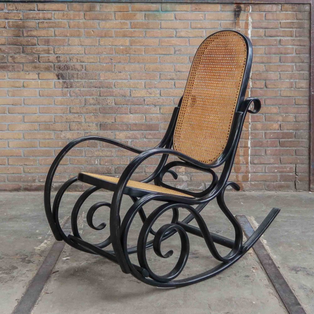 Schommelstoel, Thonet stijl