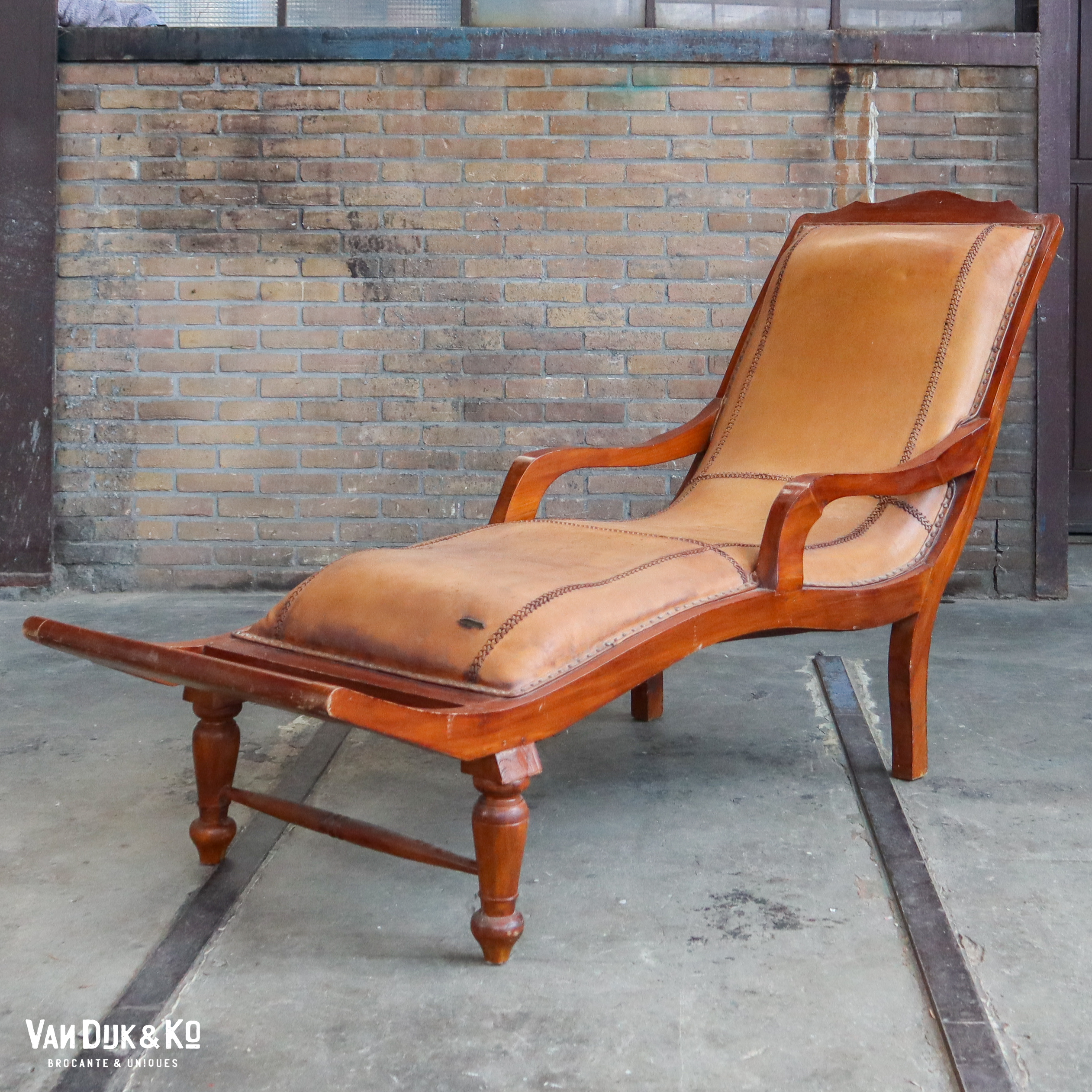 Vintage schaapsleren ligstoel » Van Ko