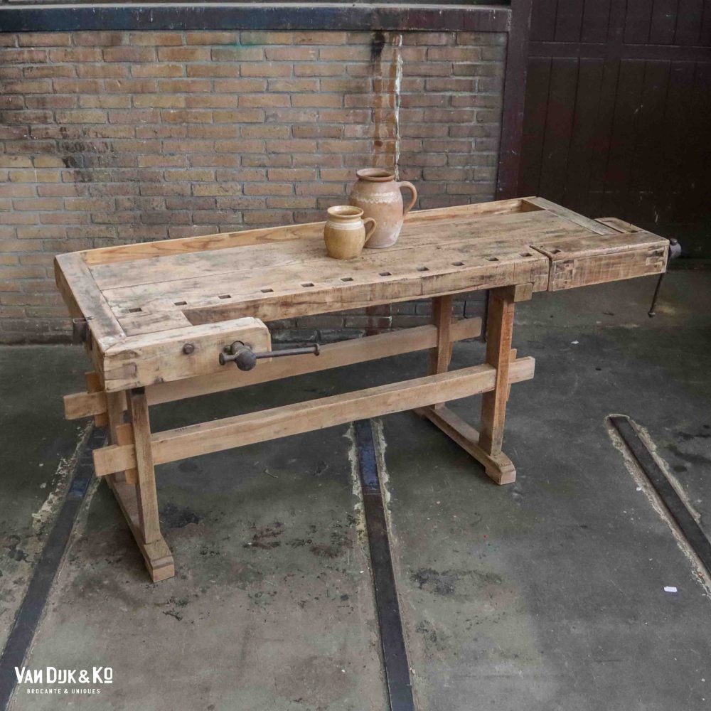 Vintage werkbank met bankschroeven - Afbeelding 2