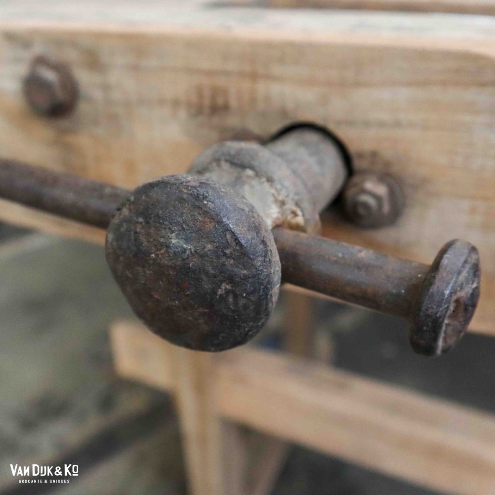 Vintage werkbank met bankschroeven - Afbeelding 6