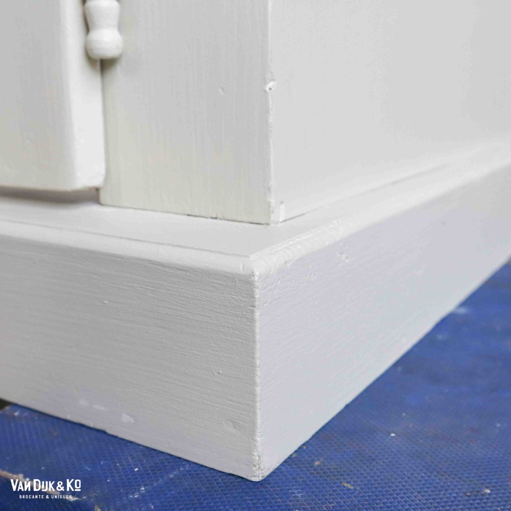 Hoge kast met serre deuren - Afbeelding 11