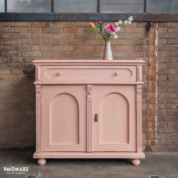 Brocante roze commode